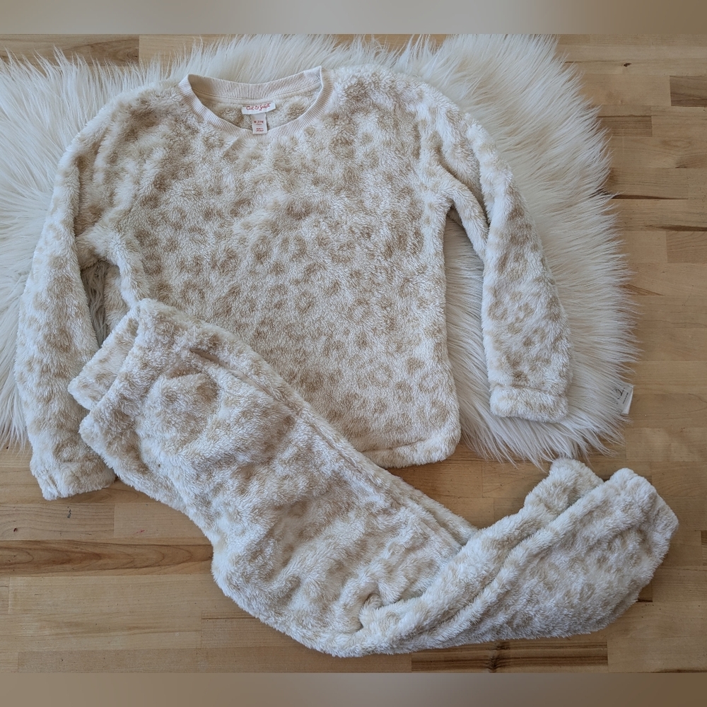 {Cat And Jack} Fuzzy Leopard Pajama Set